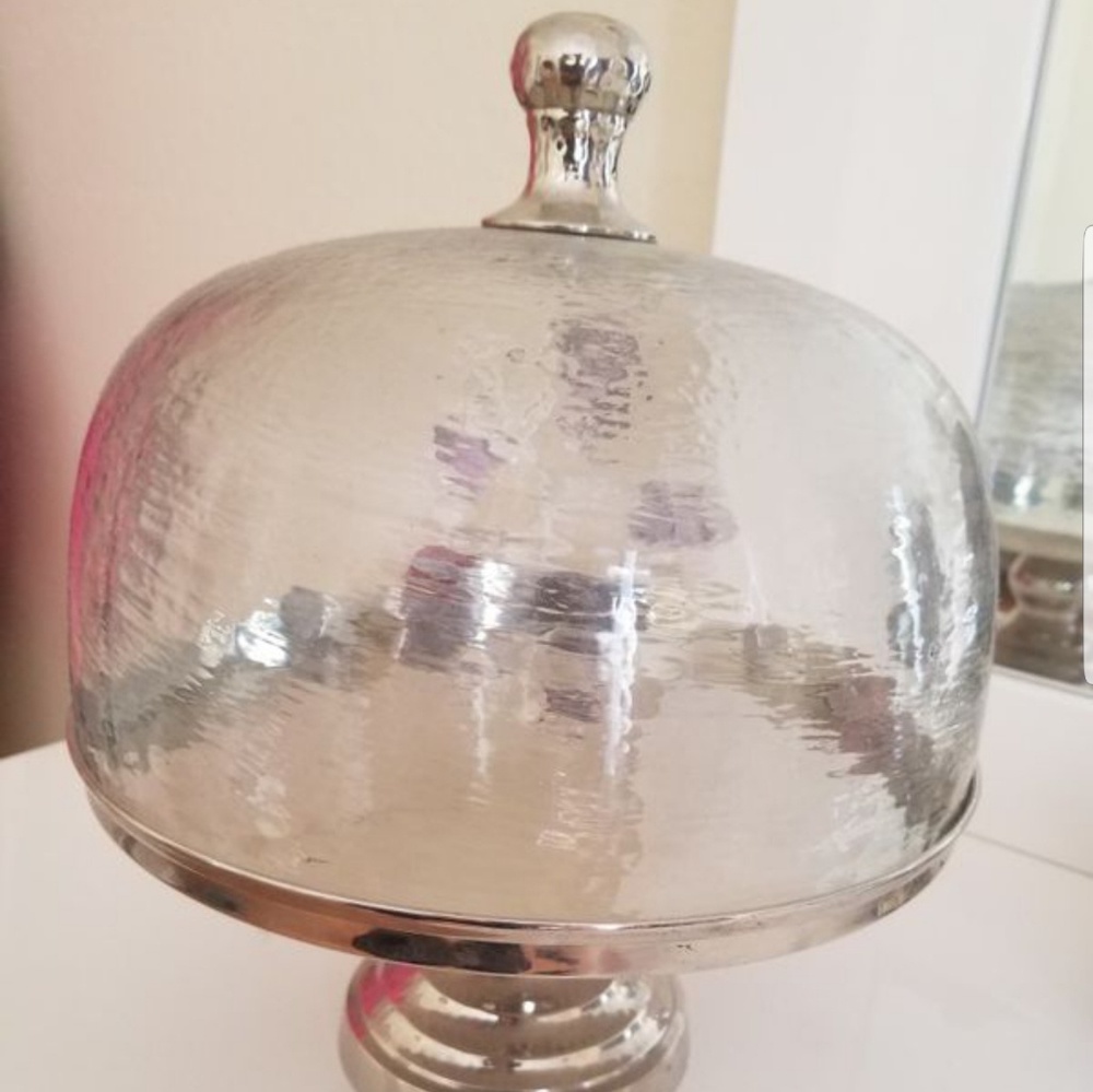 cake stand with glass lid